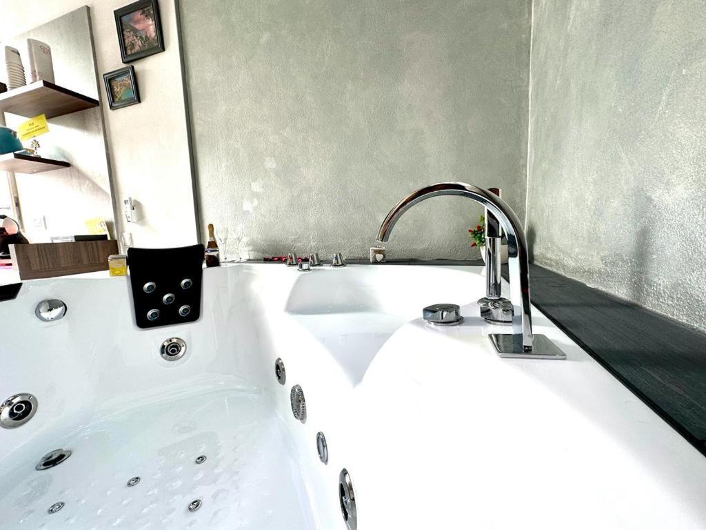 לה ספציה Il Quadrifoglio Guesthouse מראה חיצוני תמונה